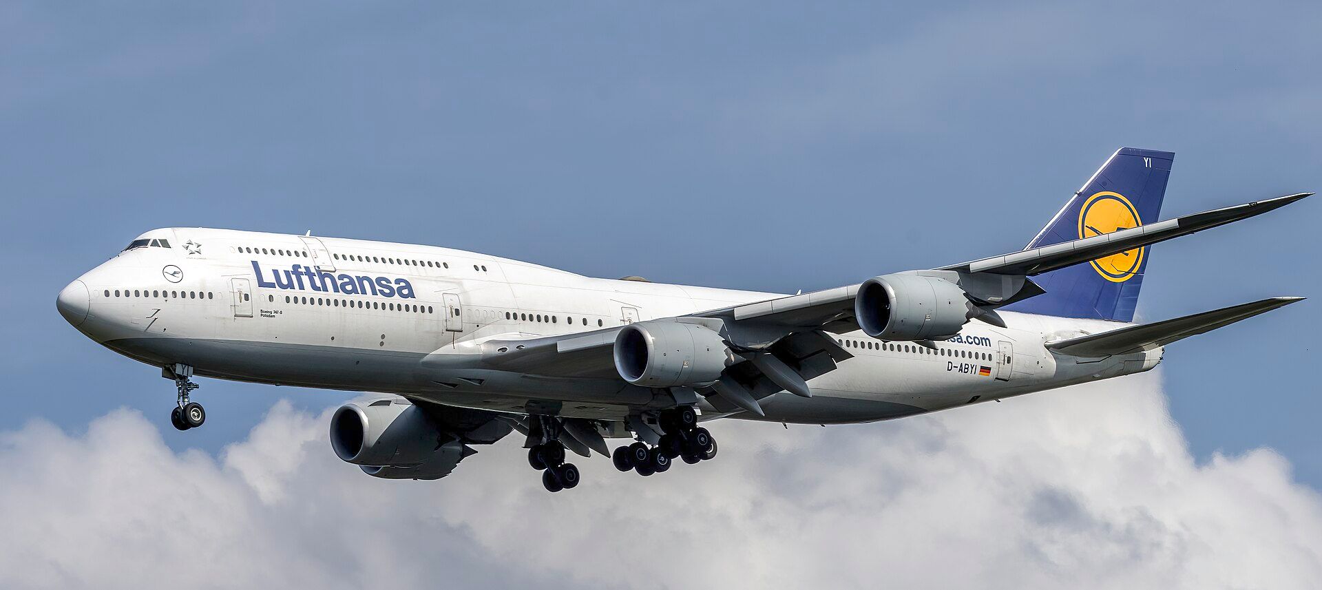 Lufthansa 747-8 Avoids Tail Strike at LAX After Aborted Landing