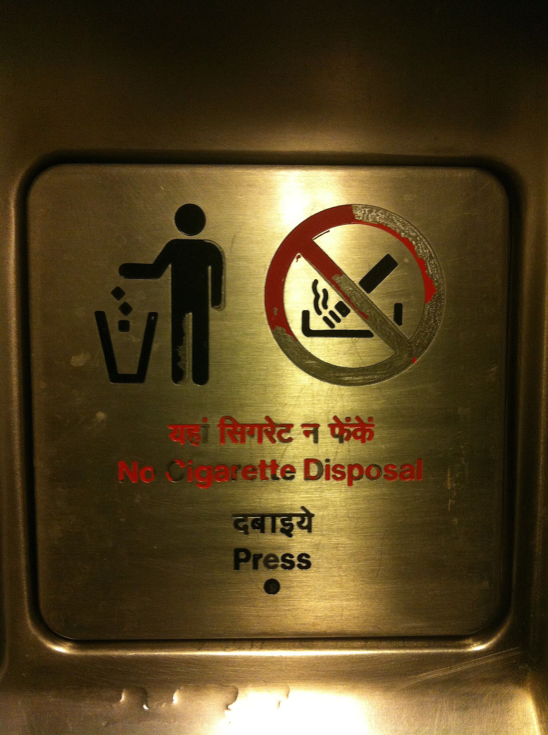 Smoking Trash Bin Forces American Airlines 737 Back to O'Hare